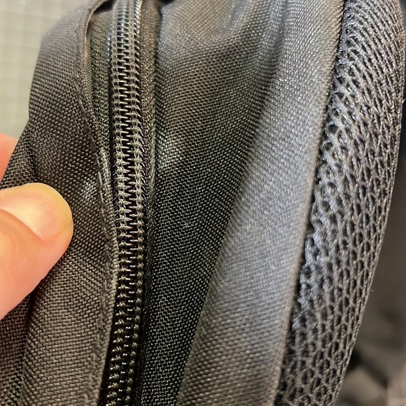 VGUC Swiss Gear mini bag - Picture 9 of 9